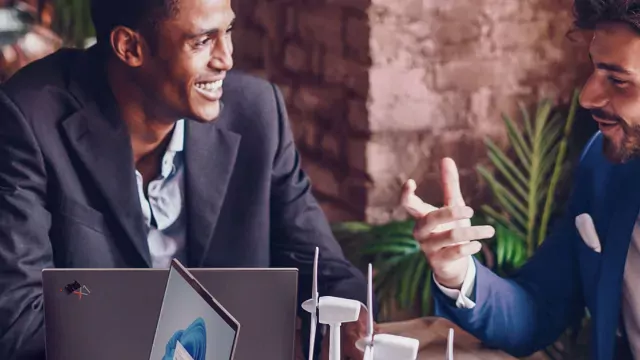 img-employees-IT-hero