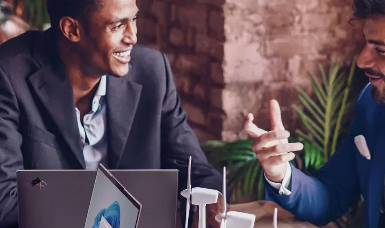 img-employees-IT-hero